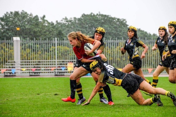 Amanda Wisbeck playing rugby